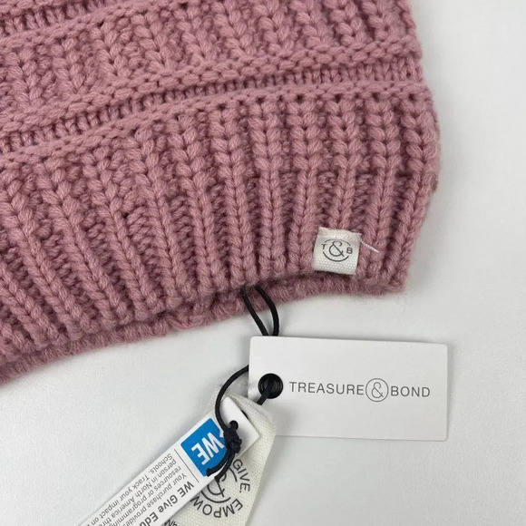 Treasure & Bond Women Winter Faux Fur Pom Beanie Hat NWT - Picture 3 of 4